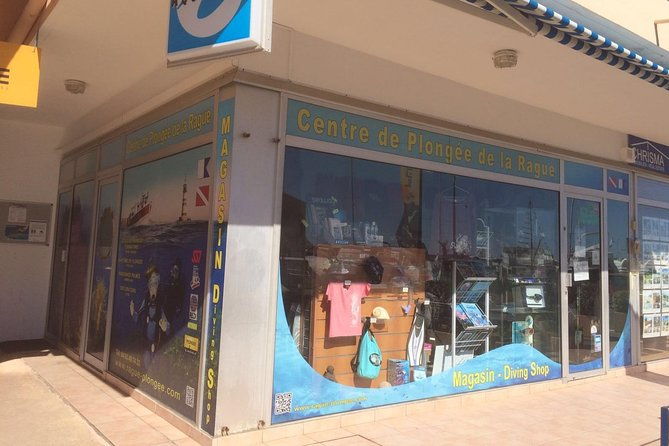 snorkeling-by-boat-on-site-in-the-bay-of-cannes-or-esterel-2