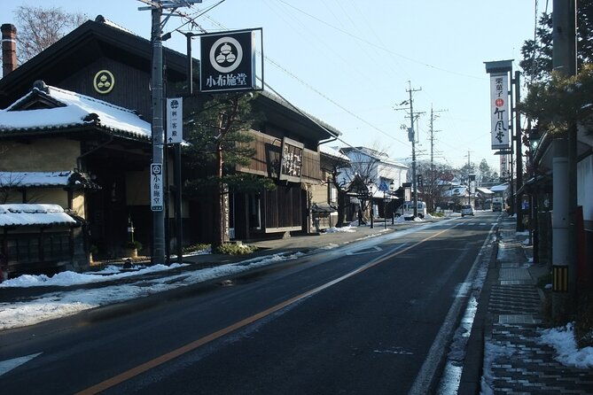 snow-monkey-and-obuse-from-nagano