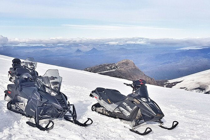 snowmobiling-on-eyjafjallajokull-2