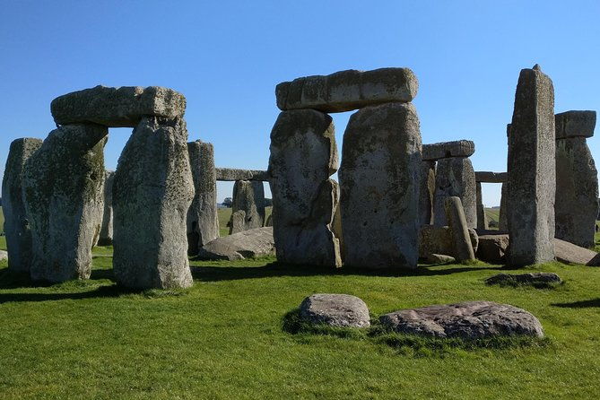 stonehenge-half-day-luxury-guided-tour-from-bath-for-2-8