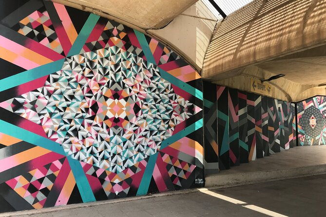 street-art-group-guided-tour-on-city-bike-2