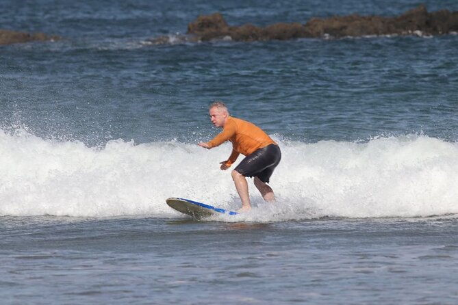 surf-lesson-in-tamarindo-private-and-group