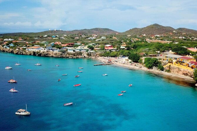 swim-with-turtles-at-turtle-bay-curacao-boat-blue-room-cave