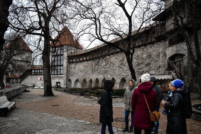 tallinn-old-town-tour-combined-with-bog-walk