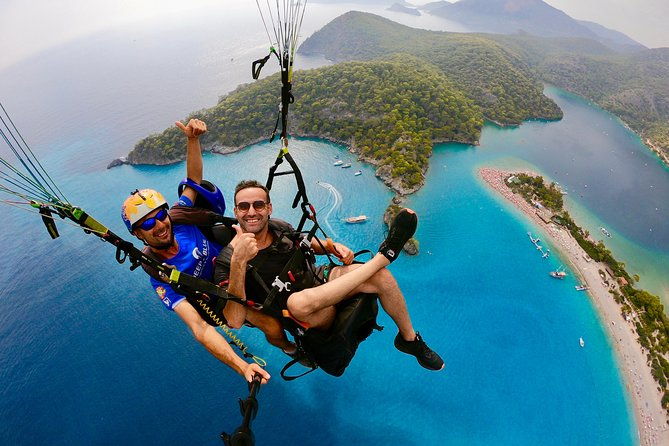 tandem-paragliding-over-the-blue-lagoon-in-fethiye