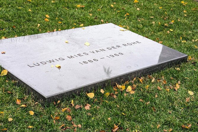 the-deep-pockets-of-graceland-cemetery-walking-tour