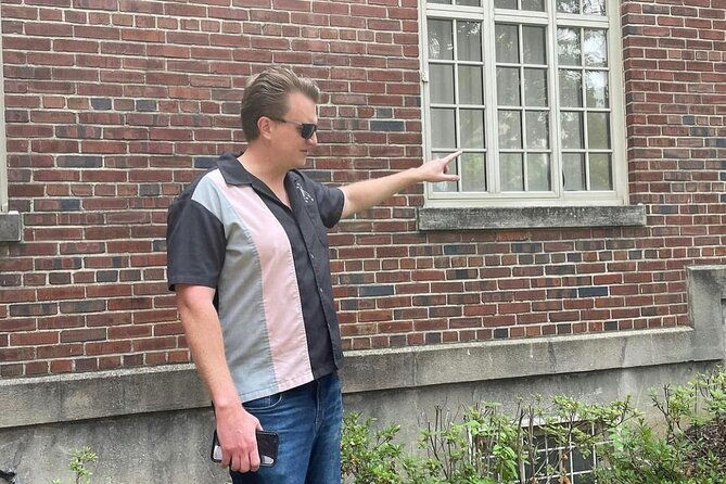 the-kings-odyssey-2-hour-elvis-car-tour-with-sun-studio