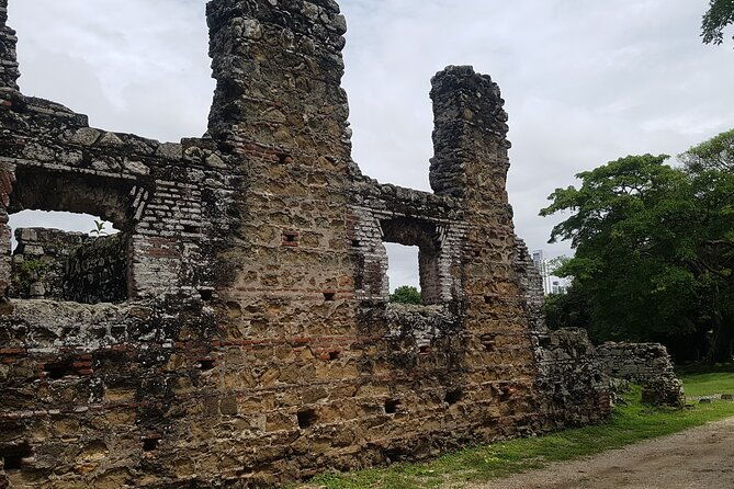 the-pearl-of-the-pacific-the-walled-city-walking-tour