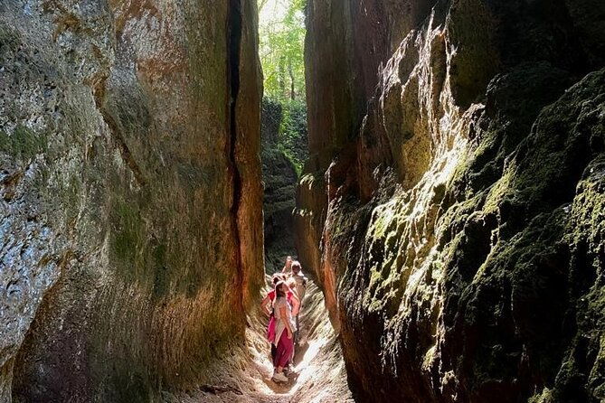 tomb-hunting-and-trekking-adventure-in-sovana