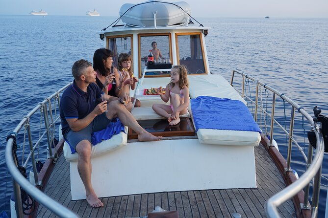 tour-of-apericena-at-sunset-and-dinner-on-boat