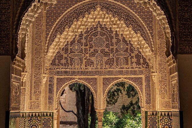 tours-alhambra-tickets-with-guide-2