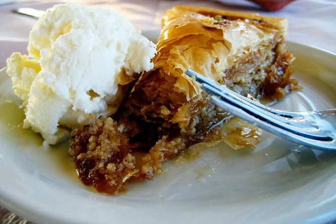 traditional-tastes-of-santorini-food-tour