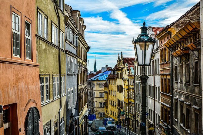 transfer-from-cesky-krumlov-to-prague-private-daytrip-with-2h-for-sightseeing