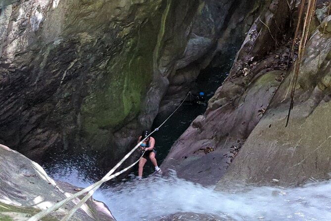 trekking-rappelling-waterfalls-in-dominican-republic