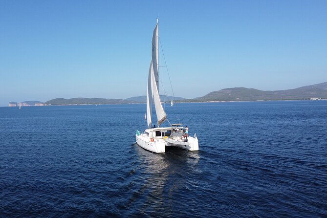 unique-aperitif-experience-at-sunset-on-a-catamaran
