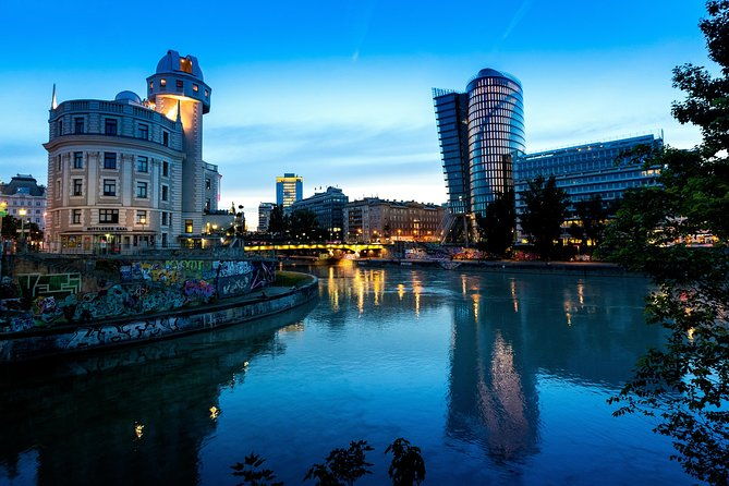 vienna-evening-sightseeing-cruise-with-music-and-dinner