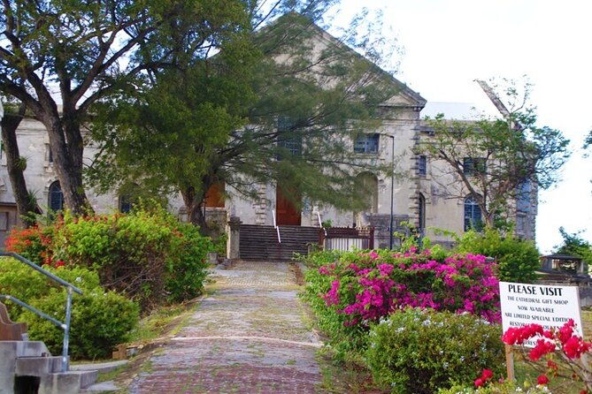 walking-through-antiguas-history