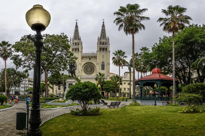 walking-through-the-city-of-guayaquil