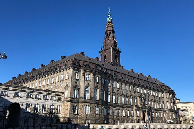 walking-tour-copenhagen-old-town-tivoli-park-included