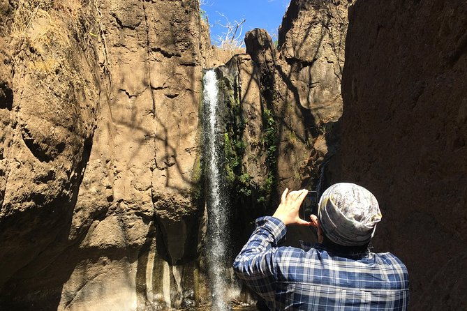 wet-wild-tamanique-waterfalls-craft-beer-sampling-lunch