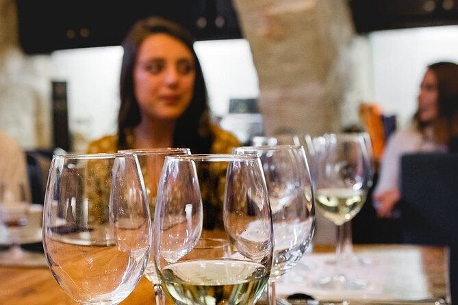 wine-tasting-open-kitchen-dinner-in-17-mons-vella