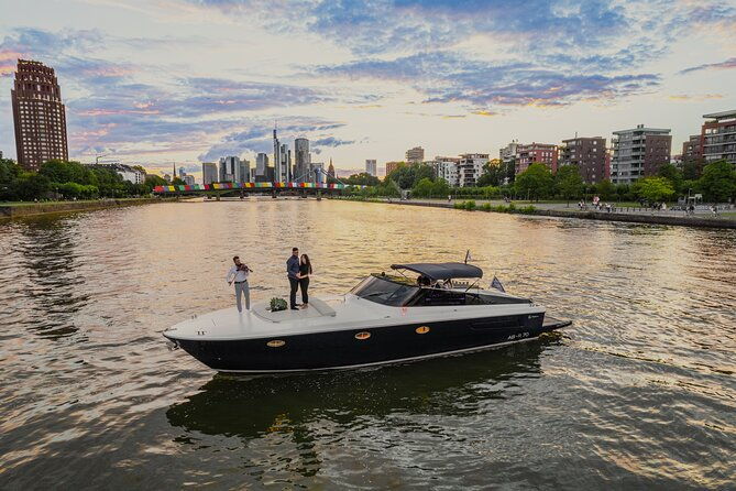 yacht-tour-in-frankfurt-for-up-to-12-guests