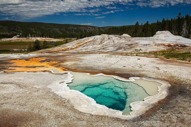 yellowstones-old-faithful-self-guided-walking-tour