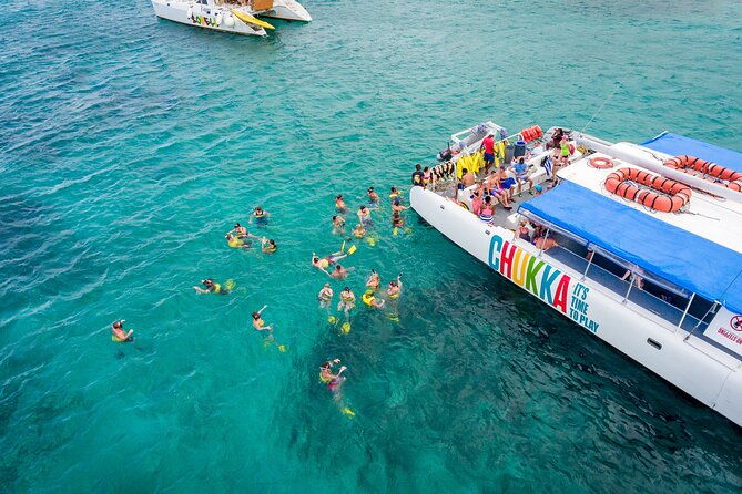 zipline-snorkel-and-party-catamaran-with-dunns-river-climb