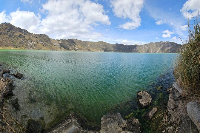 1-day-walking-down-to-quilotoa-lagoon
