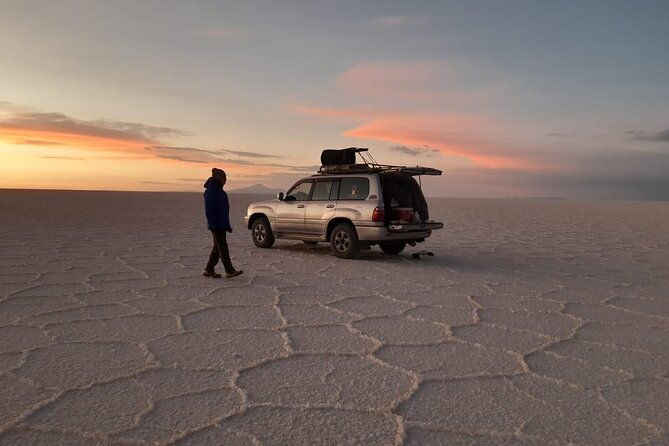 2-day-uyuni-salt-flats-including-laguna-colorada-by-flight-from-la-paz