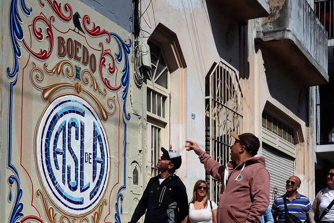 2-hours-football-and-street-art-walking-tour-in-buenos-aires