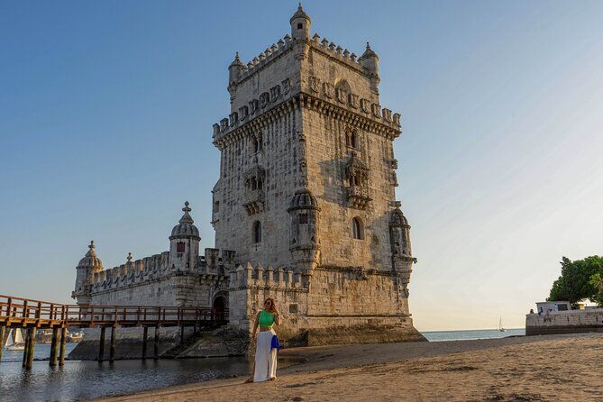 2h-lisbon-tiles-street-art-tuk-tuk-tour