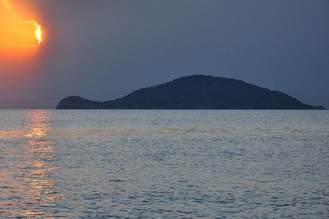 3-hours-neos-marmaras-day-or-sunset-sailing-tour-coves-islands