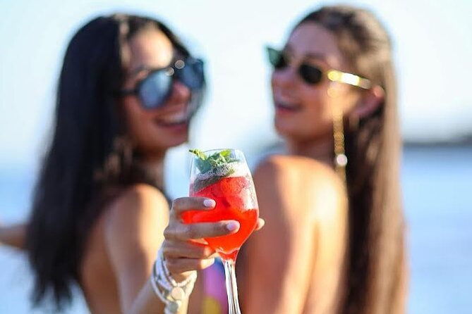 4-hour-day-party-at-beach-clubs-in-mykonos-2