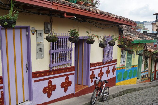 90-minute-walking-tour-of-guatape