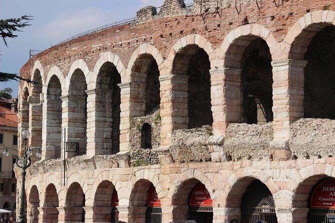 a-charming-verona-small-group-stress-free-city-tour-with-a-local-guide