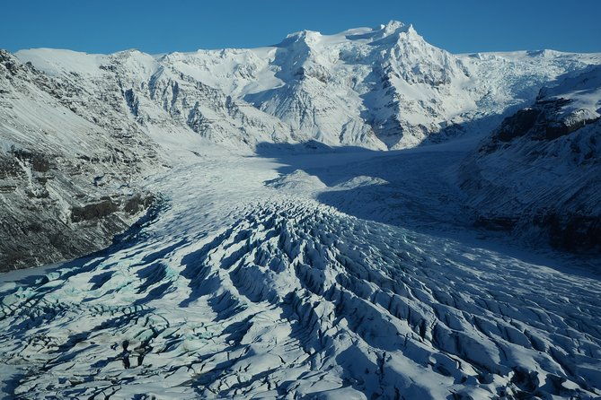 airplane-flight-over-vatnajokull-volcanic-eruption-sites-2