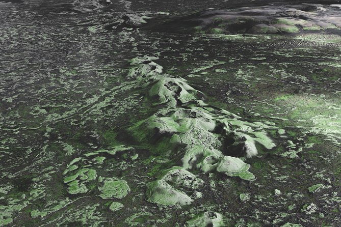 airplane-sightseeing-flight-over-laki-craters-and-highland