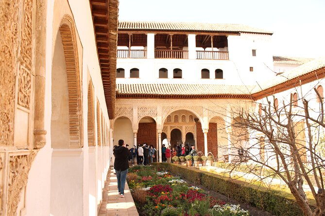 alhambra-guided-tour-nasrid-palaces-and-generalife-2