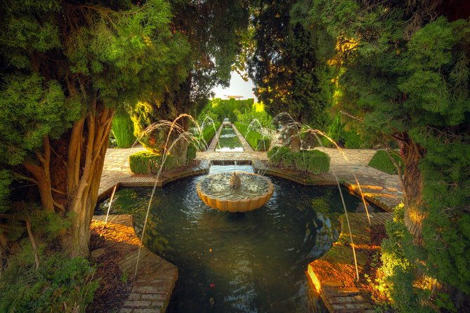 alhambra-private-tour-and-skip-the-line-ticket-and-official-guide
