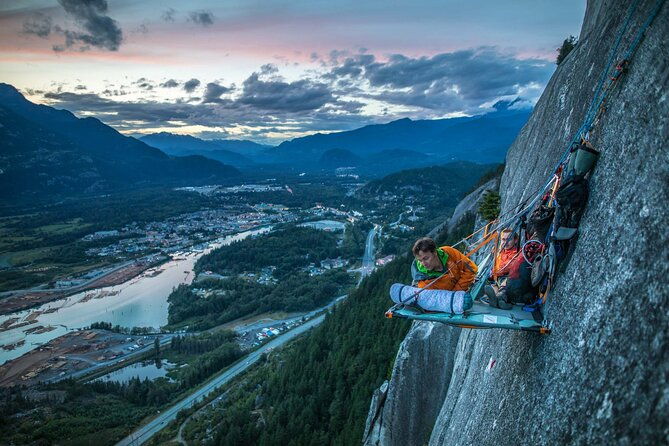alpine-cliff-camping-1000ft-off-the-ground-in-index-wa