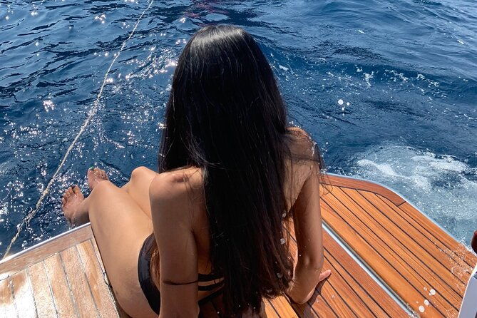 amalfi-coast-full-day-private-boat-tour-cabinrestroom-on-board-2