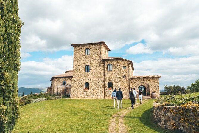 aperitif-on-the-terrace-of-podere-montale-at-sunset-4