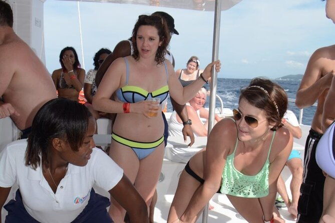 bamboo-rafting-catamaran-party-boat-snorkeling-in-montego-bay-2