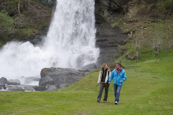 bergen-private-full-day-roundtrip-to-hardangerfjord-with-cruise-2