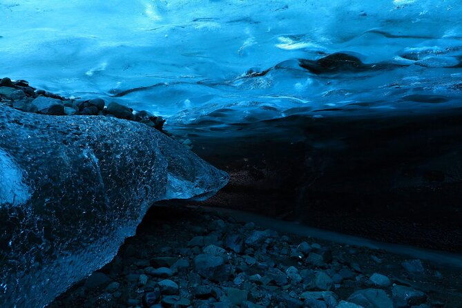 blue-ice-cave-exploration-from-jokulsarlon-glacier-lagoon