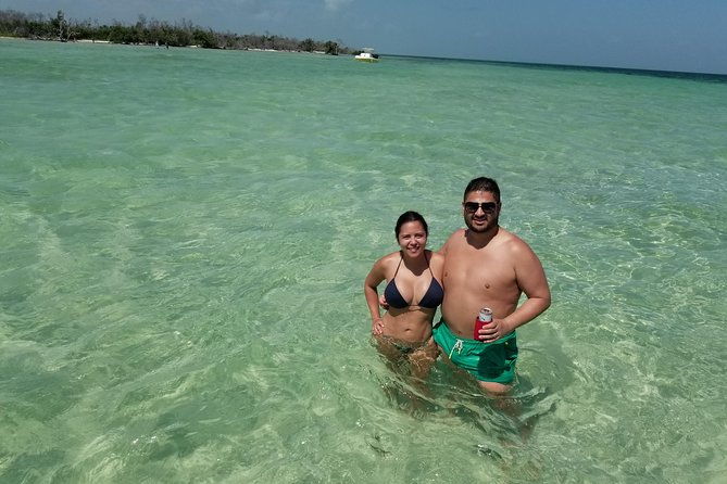 boat-excursion-in-florida-keys-with-snorkeling-equipment
