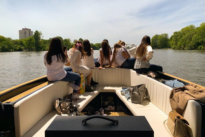 boat-tour-in-frankfurt-for-up-to-12-guests