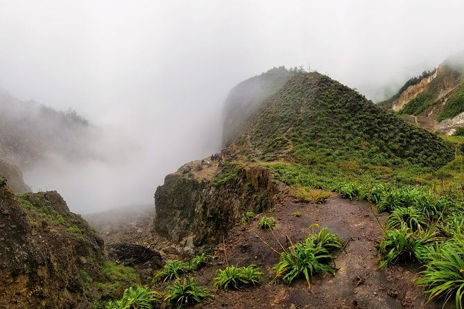 boiling-lake-hike-in-dominica
