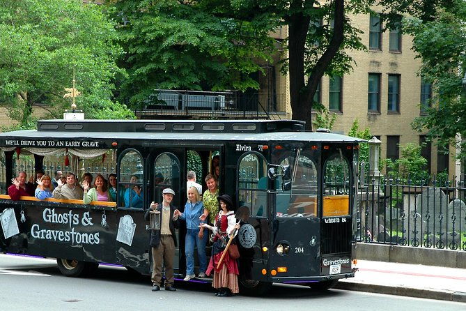 boston-ghosts-and-gravestones-trolley-tour